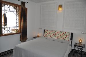 Postel nebo postele na pokoji v ubytování Riad Tafoukt Fes