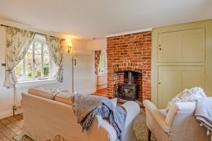 Posezení v ubytování Gardeners Cottage