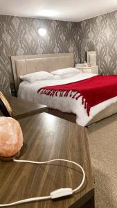 Ένα ή περισσότερα κρεβάτια σε δωμάτιο στο Chic & Central Liverpool Flat +4 φωτογραφίες