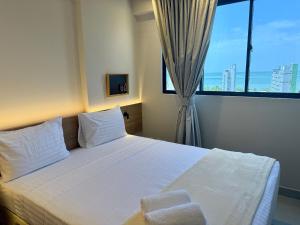 a bedroom with a white bed with a large window at Studio Design 3 Apt 801 -Mandi Hospitalidade in Maceió +43 photos