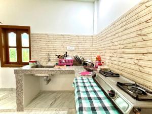 Kuchyň nebo kuchyňský kout v ubytování Village Vista Homestay + 35 fotografií