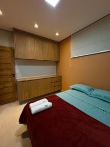 a bedroom with a bed with two towels on it at Ilha Bela Alter do chão - Apartment 2 suites in Santarém