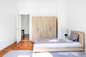 Katil atau katil-katil dalam bilik di Suite Spacieux , Maison de Maître, parking Gratuit, MULHOUSE CENTRE