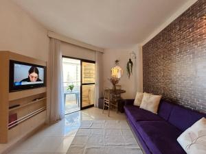 Μια τηλεόραση ή/και κέντρο ψυχαγωγίας στο SHB - Apê Retrô Aconchegante Beira-Mar