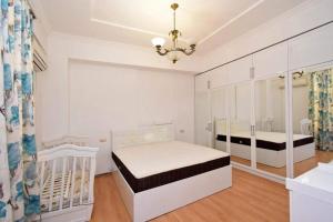 Postel nebo postele na pokoji v ubytování kvartira v centre goroda