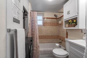 Ένα μπάνιο στο 634 Garcia St #24 +5 φωτογραφίες