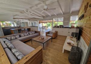 a living room with a couch and a table at Makiese Resort in Saint-François