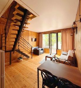 Posezení v ubytování Kazbegi Villa Cottages