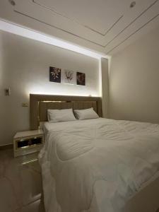 Ένα ή περισσότερα κρεβάτια σε δωμάτιο στο Evoke suites emerald