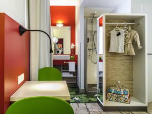 a bathroom with a walk in shower and a dressing room at ibis Styles Karlsruhe Ettlingen in Ettlingen
