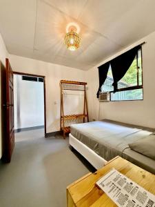 Ένα ή περισσότερα κρεβάτια σε δωμάτιο στο Hostal Namborus