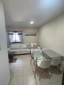 Posezení v ubytování Departamentos frente al shopping