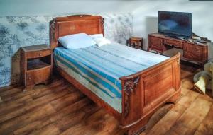 Ένα ή περισσότερα κρεβάτια σε δωμάτιο στο 2 Bedroom Stunning Apartment In La Grand-Combe