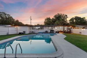 Πισίνα στο ή κοντά στο Luxury Orlando Vacation Home 4BR, With Pool And Big Backyard Near Disney