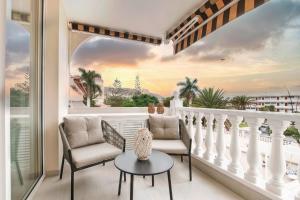 Un balcón o terraza en Designer Oasis - Los Cristianos 14 fotos más
