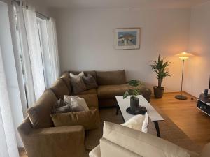 a living room with a couch and a table at Sentrumsnær leilighet Bergen in Bergen