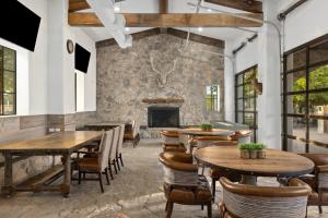 TV a/nebo společenská místnost v ubytování WorldMark Hunt – Stablewood Springs Resort
