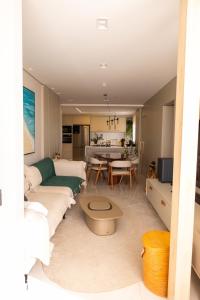 a living room with a couch and a table at Apartamento Alto Padrão com Vista Para o Lago in Cascavel