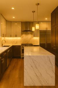 a large kitchen with a marble counter top in it at Santa Monica Luxe Home - Hot Tub, Pool Table, Grill & Cinema Projector in Los Angeles +2 photos