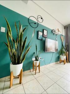 a room with two potted plants on a wall at Altos de Barrio Sur in San Miguel de Tucumán