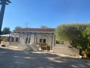 Bygningen som feriehuset ligger i