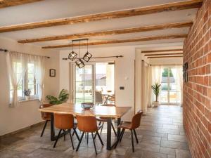 Φωτογραφία από το άλμπουμ του Villa in Gostinjac with swimming pool σε Gostinjac