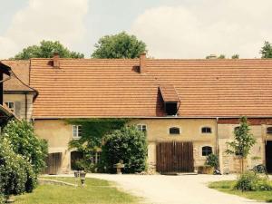 Gallery image of former wagonry in the castle complex in Maroldsweisach