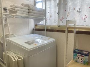 a laundry room with a washing machine and towels at 田辺ハウス in Kafuri +45 photos