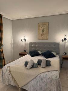 a bedroom with a large bed with two pillows at Chayofa Paraiso, apartamento Tenerife Sur in Chayofa +55 photos