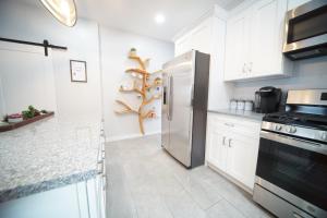 Imagen de la galería de Luxurious Renovated Gem in Convenient Location!, en Delta