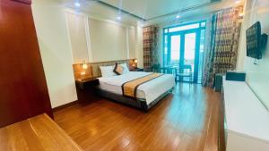 a hotel room with a bed and a balcony at HOTEL TE AMO in Hai Phong