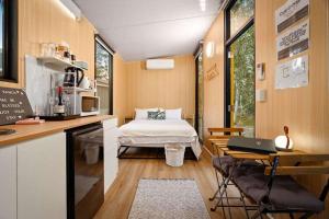 a small room with a bed and a kitchen at JJJ's Ranch Farm 2 by Tiny Away in Koolboo