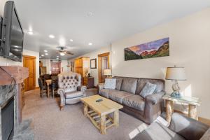 a living room with a couch and a table at Springs 8845 by Summit County Mountain Retreats in Snake River Health Services Incorporated Heliport