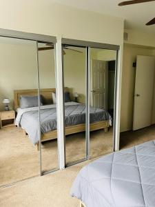 a bedroom with a bed and a mirror at Modern 1br Near Moss Rehab in Cheltenham Village