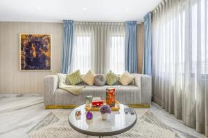 a living room with a couch and a table at Nice Suite Close to El Medano beach and Nightlife in Cabo San Lucas