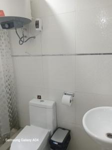 Un baño de Hospedaje TITANIC
