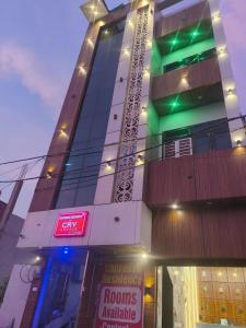 ChhatikaraにあるChitransh Residencyの星の建物