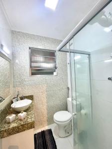Bilik mandi di Lindo apartamento no Boqueirão