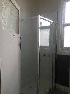 A bathroom at Western Hotel Ballarat