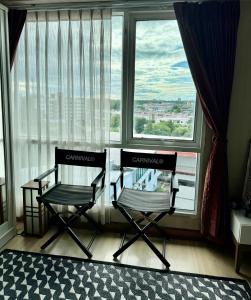 two chairs sitting in front of a large window at SHaCk Place 87 in Ban Puk (2)