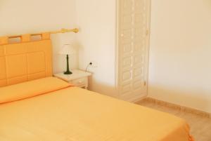 
A bed or beds in a room at Apartamentos Concorde
