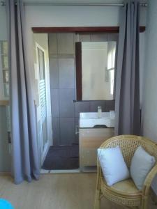 Ένα μπάνιο στο Chambre d'Hôtes Valérie