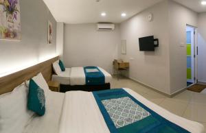 Postel nebo postele na pokoji v ubytování Lavana Hotel Batu Caves