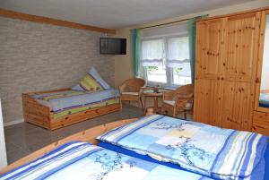 a bedroom with two beds and a table and chairs at Gästehaus Spies in Bullay