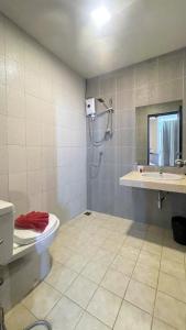 Ένα μπάνιο στο Breakers Hotel Rawai +12 φωτογραφίες