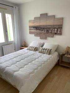 Postel nebo postele na pokoji v ubytování Large House With Garden In Sainte Marie De Ré