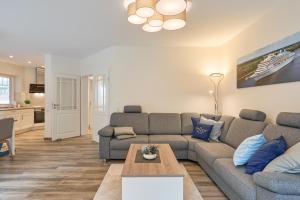 a living room with a couch and a table at Kanalkajüte Wilhelm in Hanerau-Hademarschen