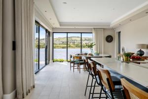 Istumisnurk majutusasutuses Gable View - Luxury Riverside Sanctuary