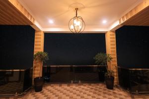Gallery image of The Hoften Snowia Luxury Stay Near Bhalugarh Waterfall in Jāmb