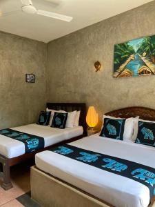 two beds in a room with two beds sidx sidx sidx at Negombo Boutique Villa in Negombo +145 photos